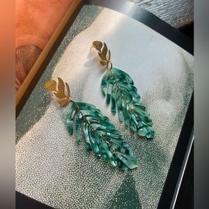 SOLD | Long lightweight tortoise shell leaf pattern earrings
